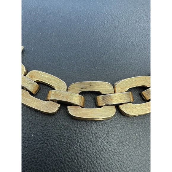 MONET DESIGNER SIGNED GOLD TONE VINTAGE LINK BRACELET WITH SAFETY CHAIN - Picture 5 of 9